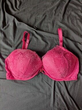 Victoria's Secret Fuchsia Lace Bra 36DD